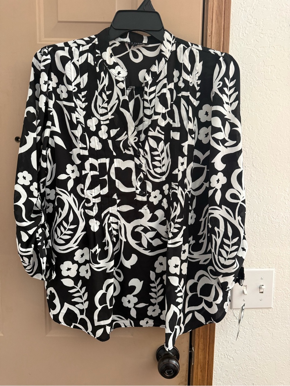 Zac & Rachel Black and White Floral Pintuck Blouse